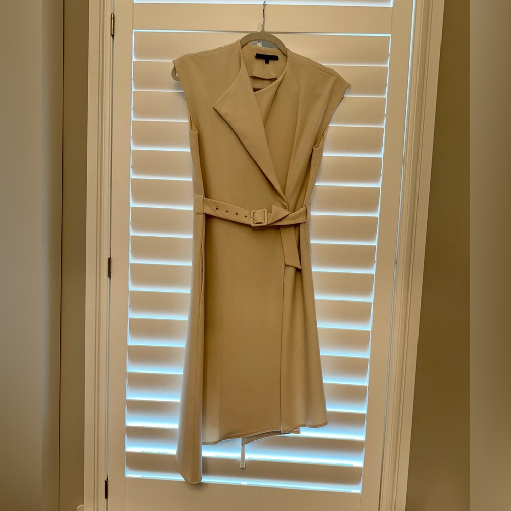 Elegant Beige Sleeveless Dress